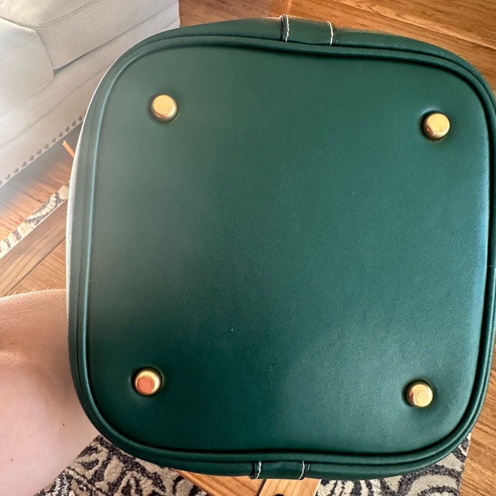 Tory Burch Miller Bucket Bag Green - Picture 15 of 15